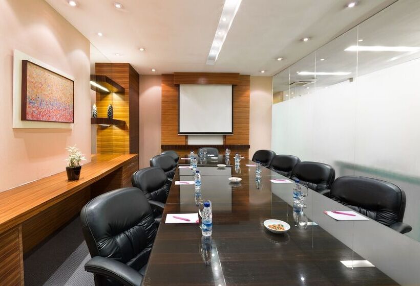 هتل Holiday Inn & Suites Manila Galleria, An Ihg