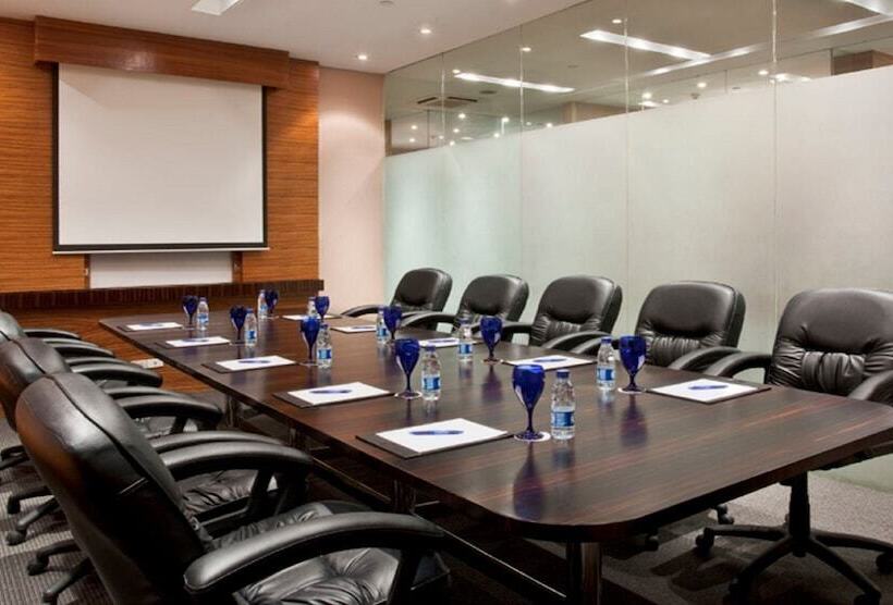 هتل Holiday Inn & Suites Manila Galleria, An Ihg