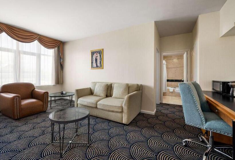 فندق Inn At Great Neck