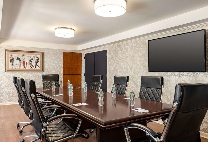 فندق Inn At Great Neck