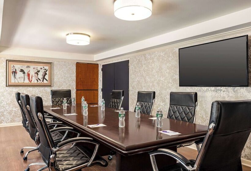 فندق Inn At Great Neck