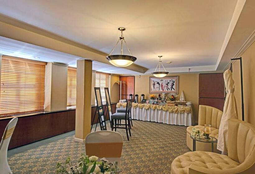 فندق Inn At Great Neck