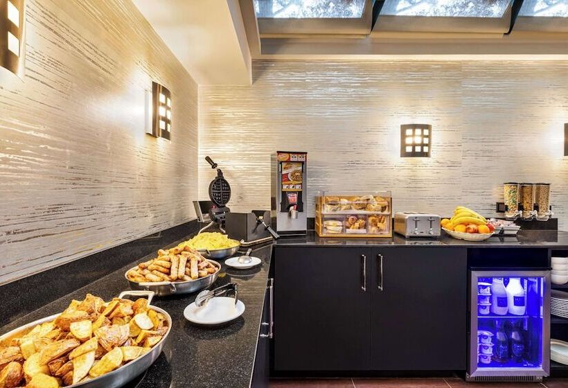 فندق Inn At Great Neck