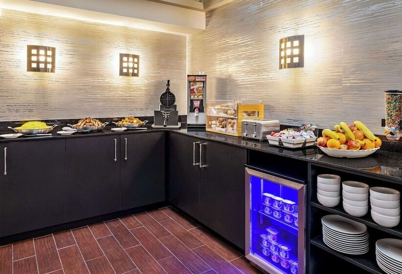 فندق Inn At Great Neck