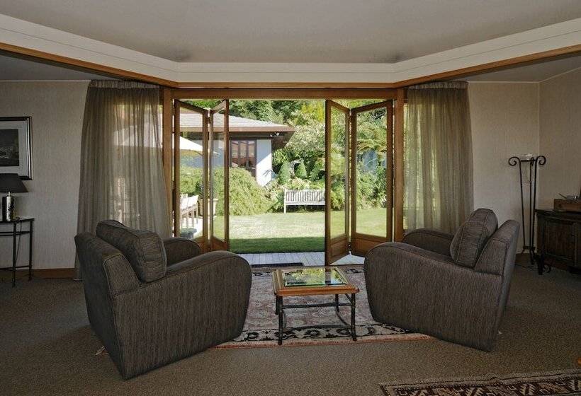 فندق Lake Taupo Lodge