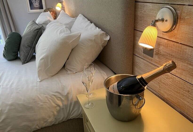 Отель New Flying Horse Inn