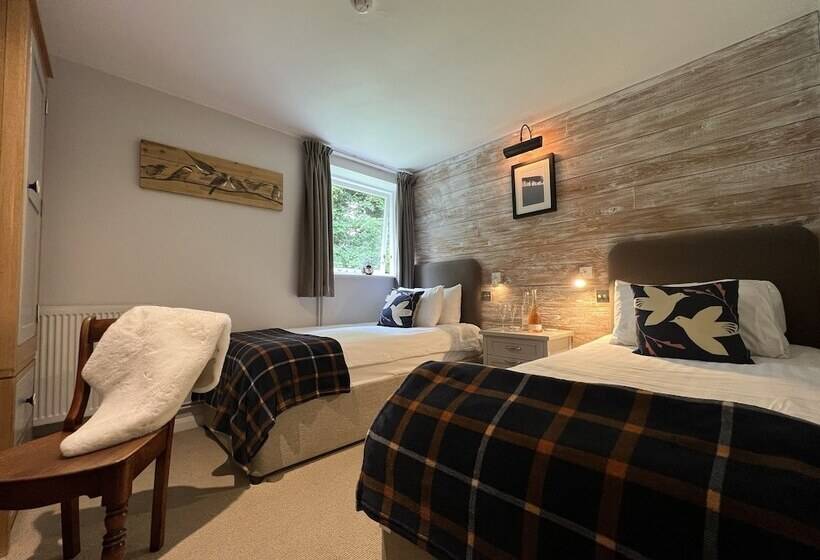 Отель New Flying Horse Inn