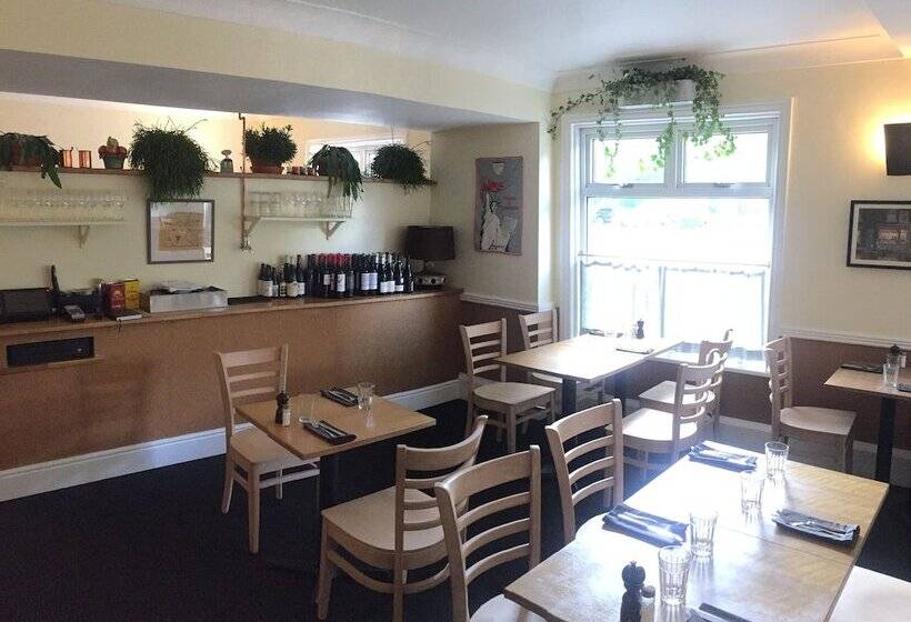 Отель Newell Bistro And Rooms