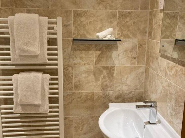 Отель Newell Bistro And Rooms