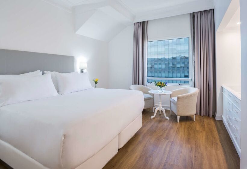 فندق NH Collection Plaza Santiago