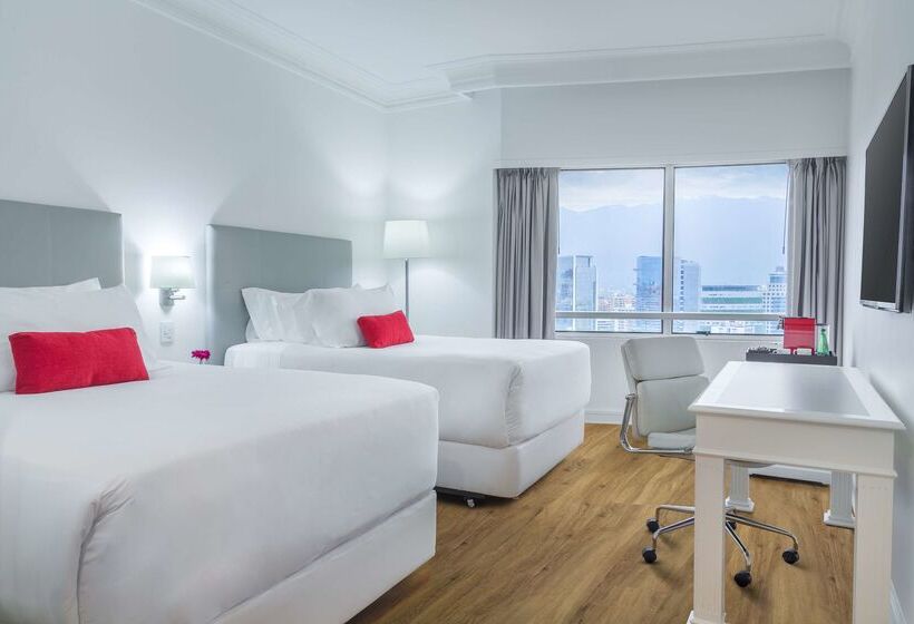 酒店 NH Collection Plaza Santiago