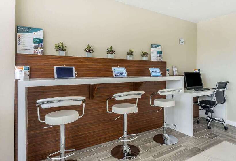 هتل Quality Inn & Suites Kissimmee By The Lake