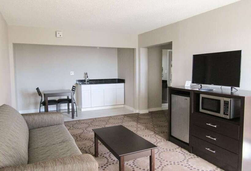 هتل Quality Inn & Suites Kissimmee By The Lake