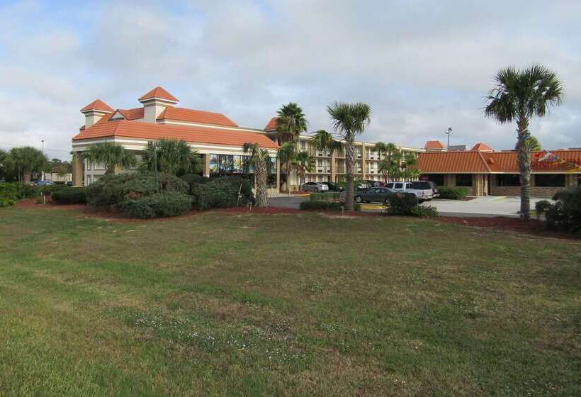 هتل Quality Inn & Suites Kissimmee By The Lake