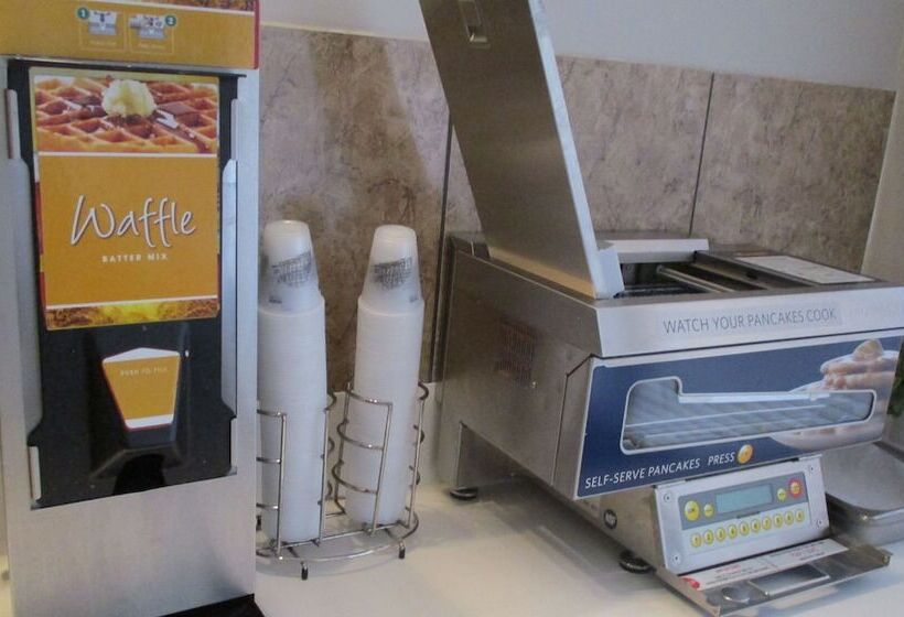 هتل Quality Inn & Suites Kissimmee By The Lake