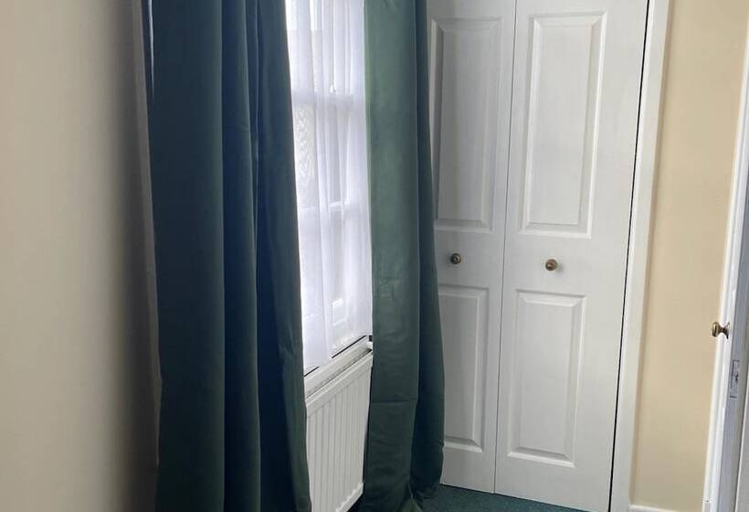 בית מלון כפרי Queens Head Inn