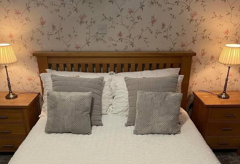 בית מלון כפרי Queens Head Inn