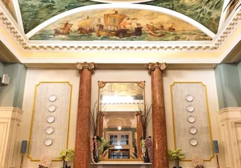 ホテル The Queens