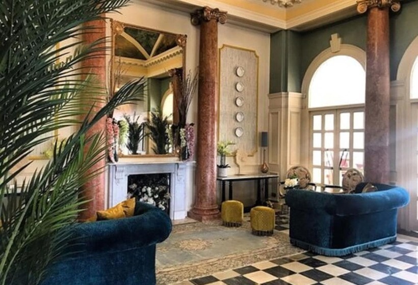 ホテル The Queens