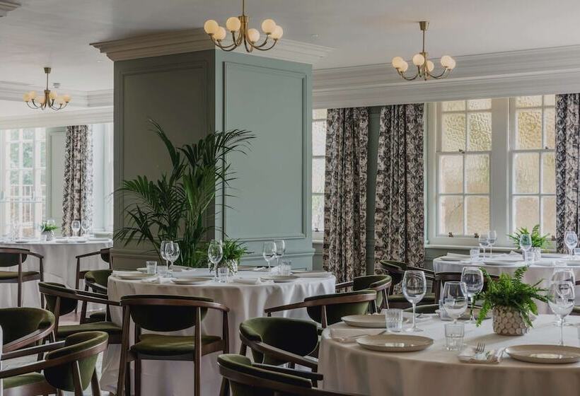 ホテル The Queens