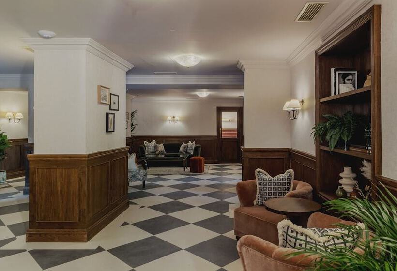 ホテル The Queens