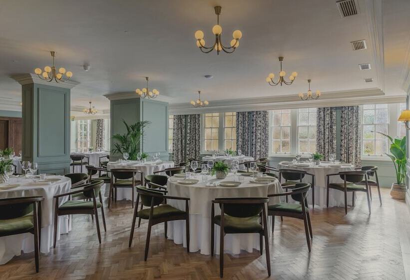 ホテル The Queens