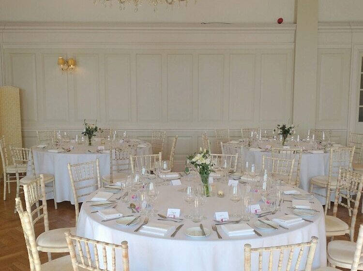 ホテル The Queens