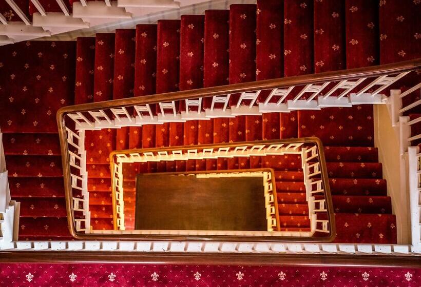 ホテル The Queens