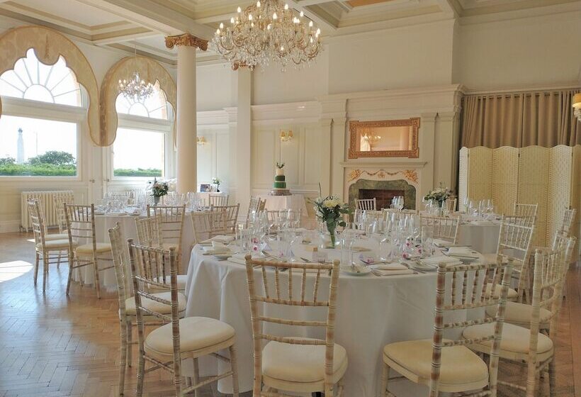 ホテル The Queens