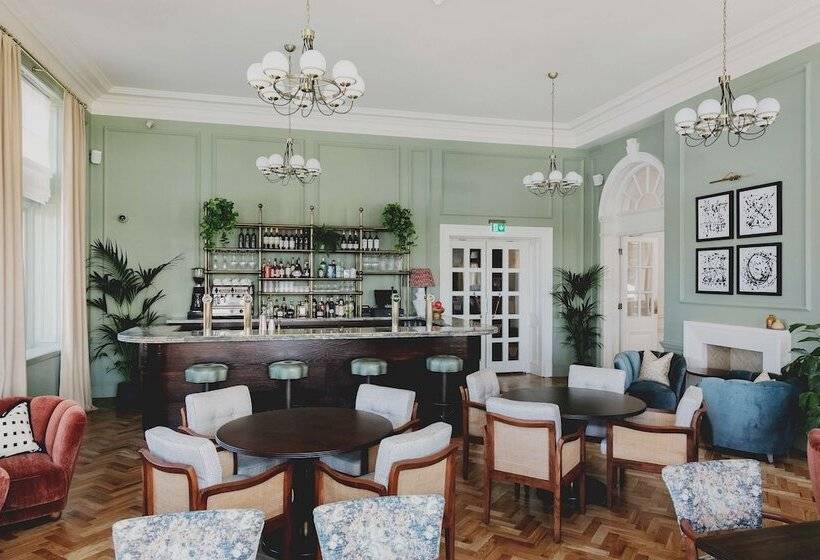 ホテル The Queens