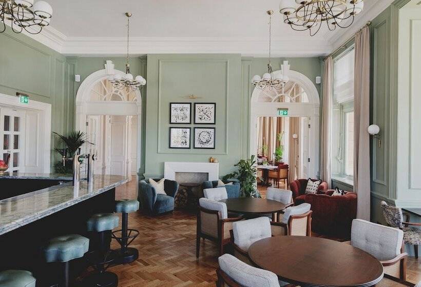 ホテル The Queens