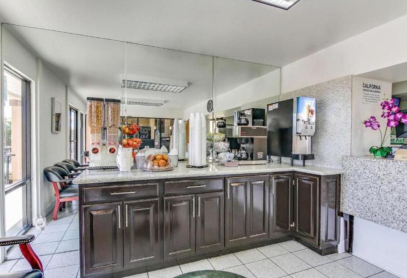 فندق Rodeway Inn