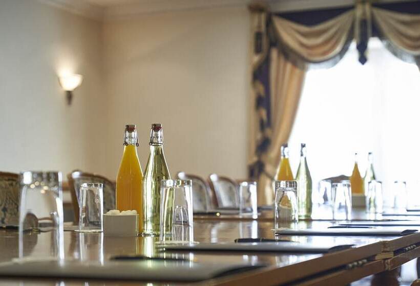 فندق ريفى Hempstead House Hotel & Restaurant