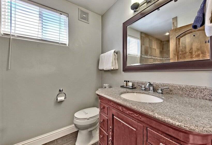 Отель Secrets Inn Lake Tahoe