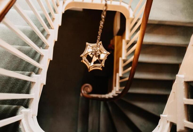 Отель The Boar's Head