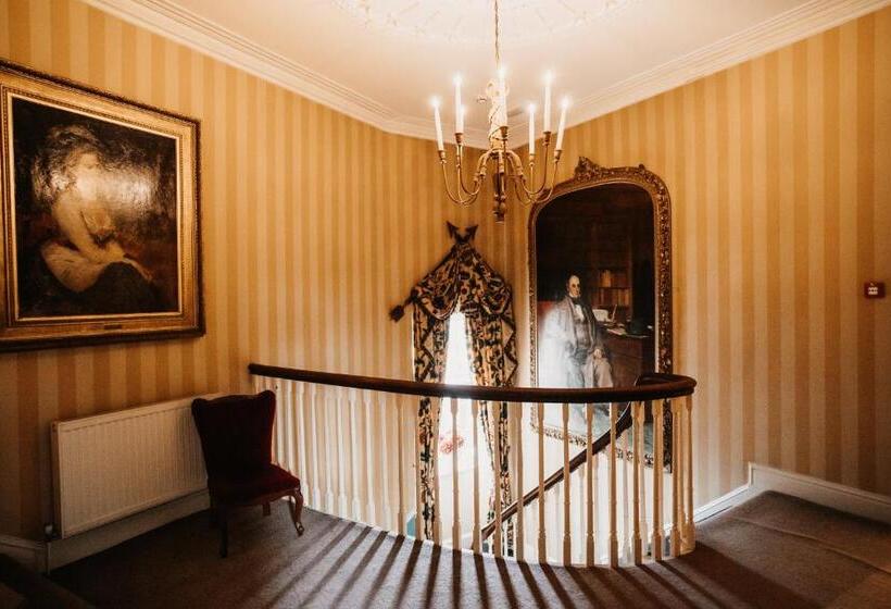 Отель The Boar's Head