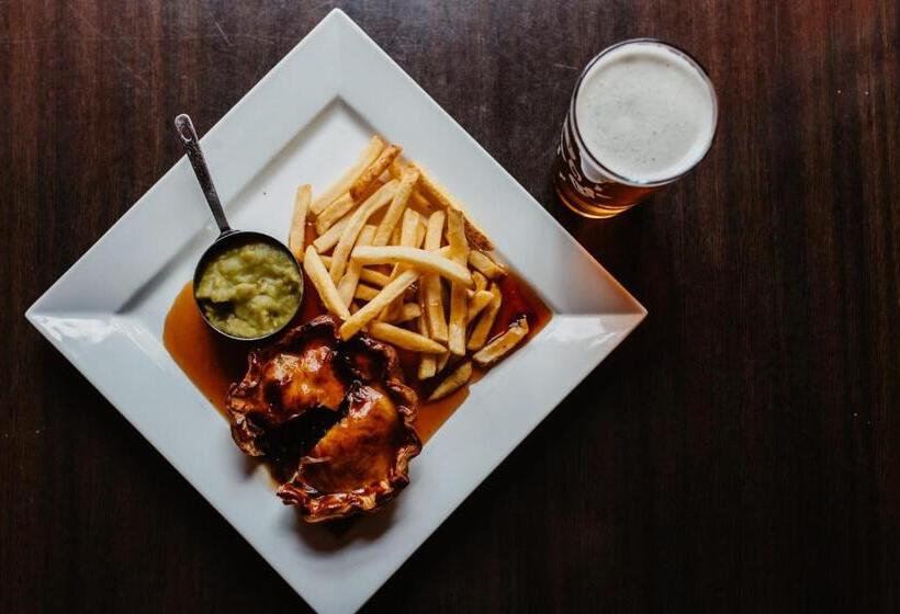 Отель The Boar's Head