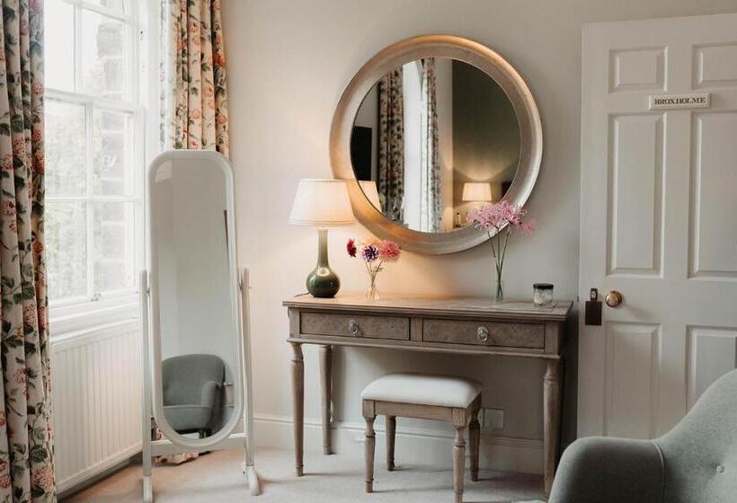 Отель The Boar's Head