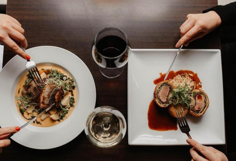 Отель The Boar's Head