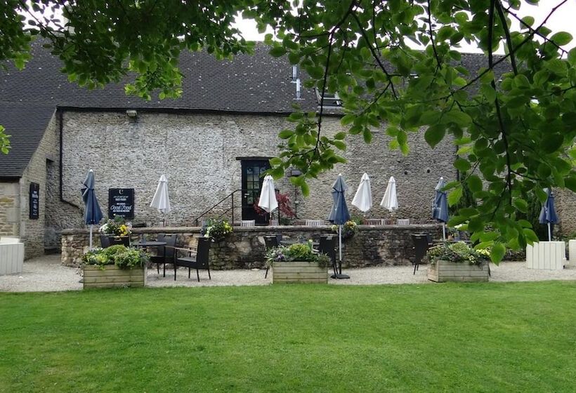 בית מלון כפרי The Colesbourne Inn