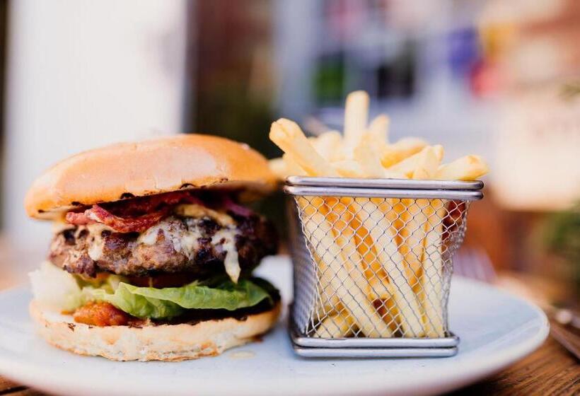 ホテル The Cricketers Arms