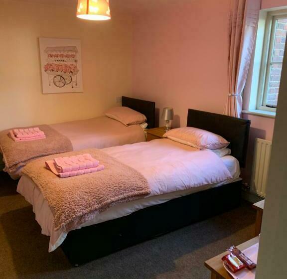 בית מלון כפרי The Crown Inn