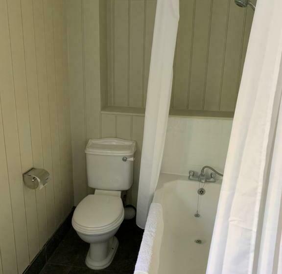 בית מלון כפרי The Crown Inn