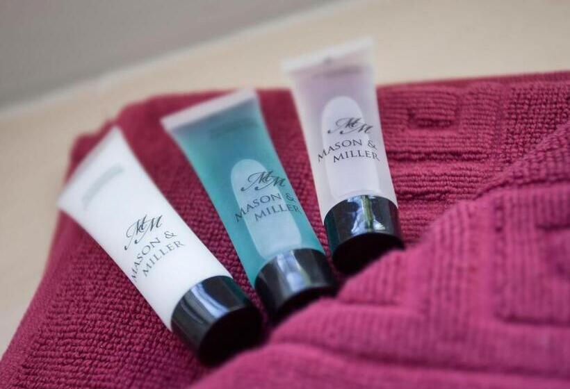 Отель The First Hurdle Guest House