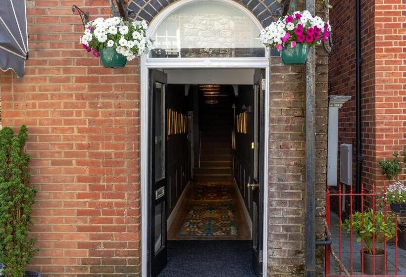 The George Hotel And Beach Club