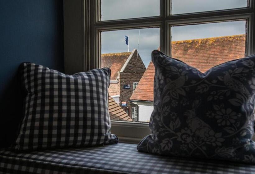 The George Hotel And Beach Club