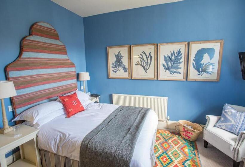 The George Hotel And Beach Club