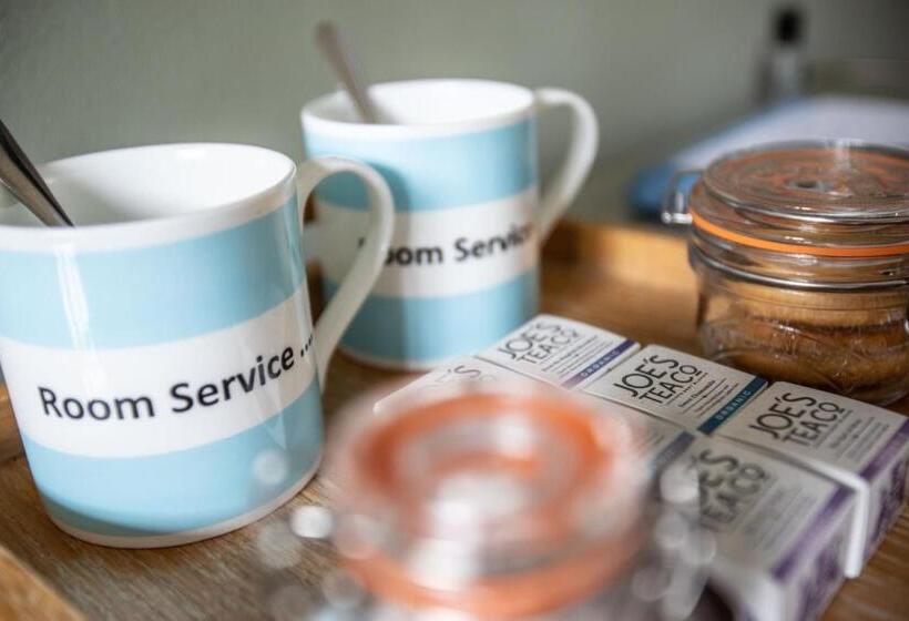 The George Hotel And Beach Club