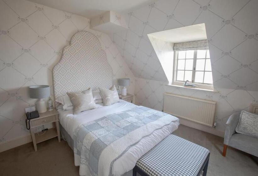 The George Hotel And Beach Club