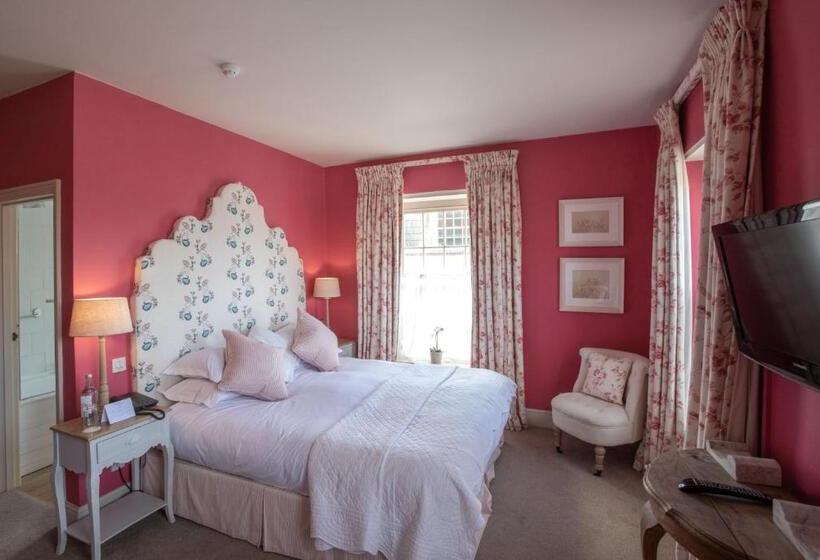 The George Hotel And Beach Club